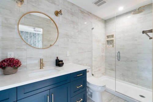 224 Silverview Way Nw, Calgary, AB - Indoor Photo Showing Bathroom