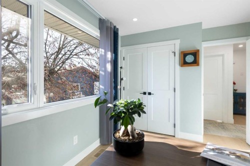 224 Silverview Way Nw, Calgary, AB - Indoor Photo Showing Other Room