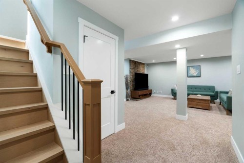 224 Silverview Way Nw, Calgary, AB - Indoor Photo Showing Other Room