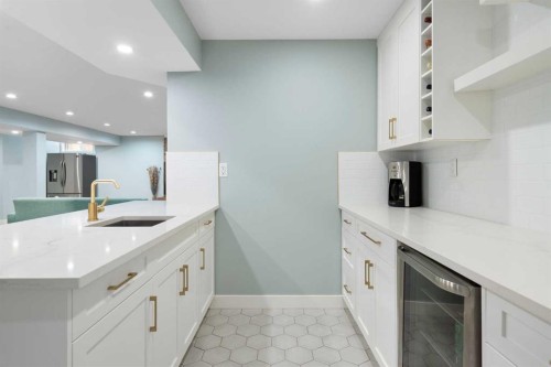 224 Silverview Way Nw, Calgary, AB - Indoor Photo Showing Kitchen