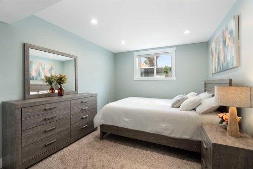 224 Silverview Way Nw, Calgary, AB - Indoor Photo Showing Bedroom