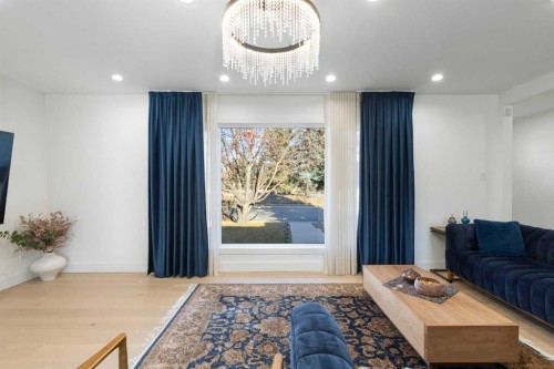 224 Silverview Way Nw, Calgary, AB - Indoor Photo Showing Living Room