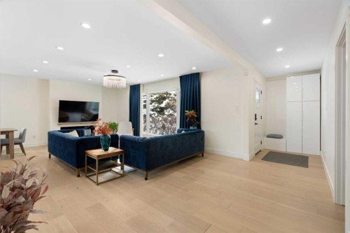 224 Silverview Way Nw, Calgary, AB - Indoor Photo Showing Other Room