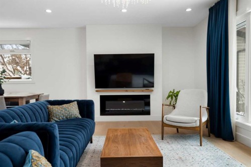 224 Silverview Way Nw, Calgary, AB - Indoor Photo Showing Living Room