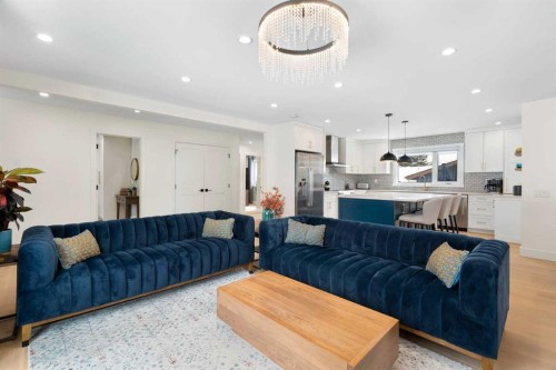 224 Silverview Way Nw, Calgary, AB - Indoor Photo Showing Living Room