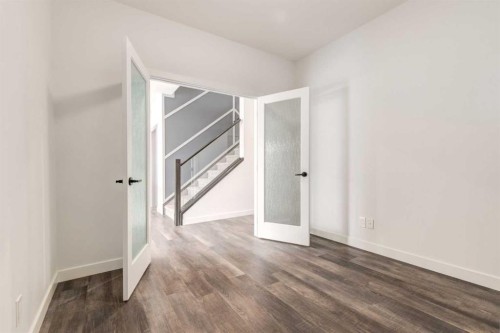 142 Cranbrook Park Se, Calgary, AB - Indoor Photo Showing Other Room