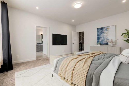 142 Cranbrook Park Se, Calgary, AB - Indoor Photo Showing Bedroom