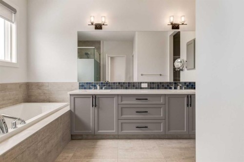 142 Cranbrook Park Se, Calgary, AB - Indoor Photo Showing Bathroom