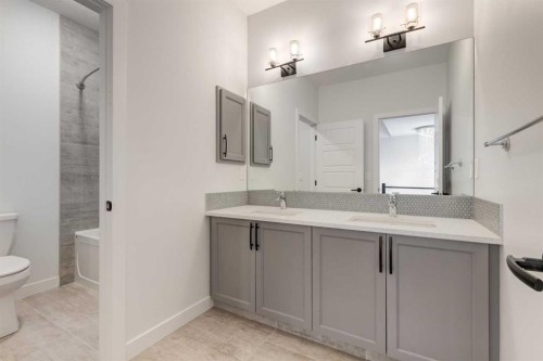 142 Cranbrook Park Se, Calgary, AB - Indoor Photo Showing Bathroom
