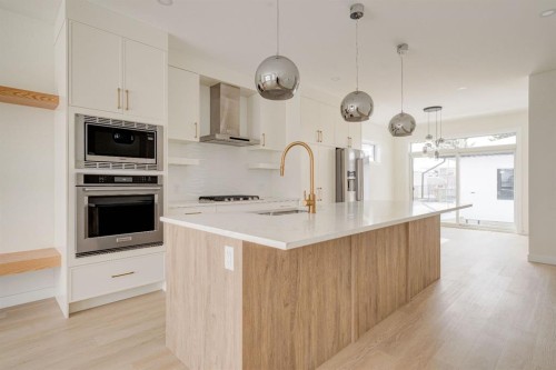 39A Moncton Road Ne, Calgary, AB - Indoor Photo Showing Kitchen With Upgraded Kitchen