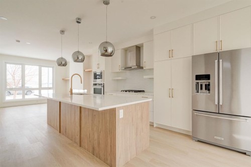 39A Moncton Road Ne, Calgary, AB - Indoor Photo Showing Kitchen With Upgraded Kitchen