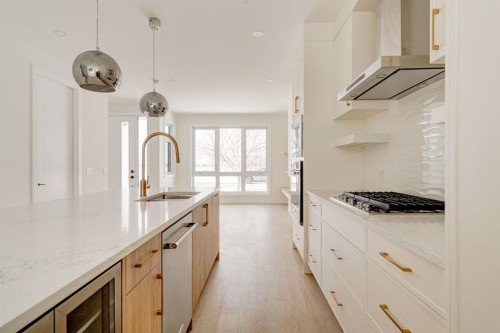 39A Moncton Road Ne, Calgary, AB - Indoor Photo Showing Kitchen With Upgraded Kitchen