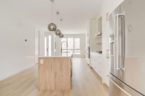 39A Moncton Road Ne, Calgary, AB - Indoor Photo Showing Kitchen