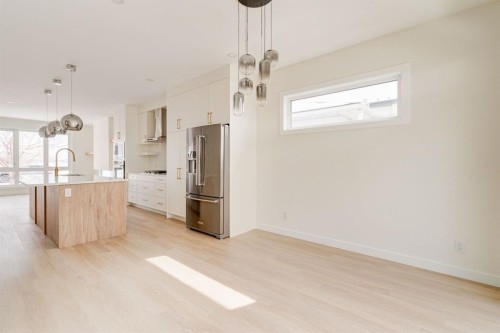 39A Moncton Road Ne, Calgary, AB - Indoor Photo Showing Kitchen With Upgraded Kitchen