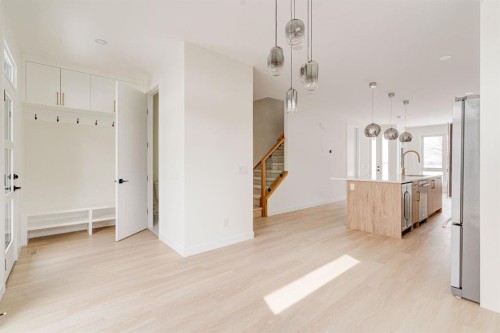 39A Moncton Road Ne, Calgary, AB - Indoor Photo Showing Kitchen