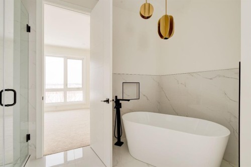 39A Moncton Road Ne, Calgary, AB - Indoor Photo Showing Bathroom