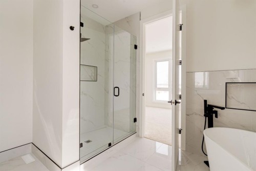 39A Moncton Road Ne, Calgary, AB - Indoor Photo Showing Bathroom