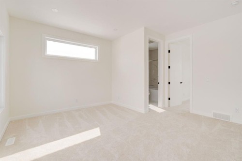 39A Moncton Road Ne, Calgary, AB - Indoor Photo Showing Other Room