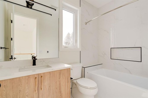 39A Moncton Road Ne, Calgary, AB - Indoor Photo Showing Bathroom