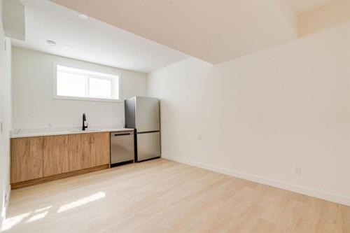 39A Moncton Road Ne, Calgary, AB - Indoor Photo Showing Other Room
