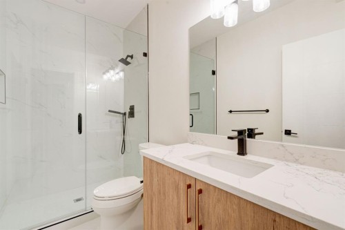 39A Moncton Road Ne, Calgary, AB - Indoor Photo Showing Bathroom