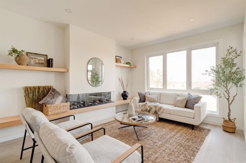 39A Moncton Road Ne, Calgary, AB - Indoor Photo Showing Living Room