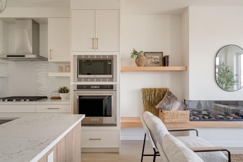 39A Moncton Road Ne, Calgary, AB - Indoor Photo Showing Kitchen