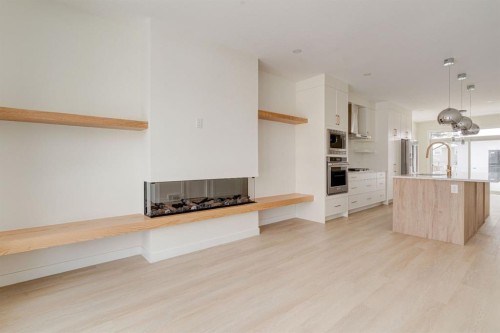 39A Moncton Road Ne, Calgary, AB - Indoor Photo Showing Kitchen