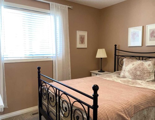 90 Tuscany Springs Heights Nw, Calgary, AB - Indoor Photo Showing Bedroom