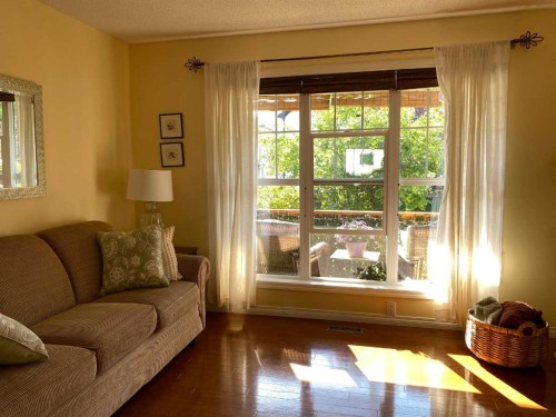 90 Tuscany Springs Heights Nw, Calgary, AB - Indoor Photo Showing Living Room