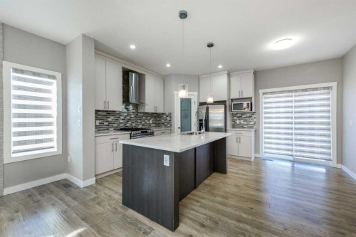 35 Sherview Grove Nw, Calgary, AB - Indoor Photo Showing Kitchen With Double Sink With Upgraded Kitchen