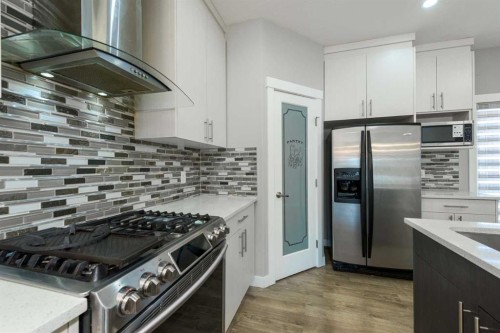 35 Sherview Grove Nw, Calgary, AB - Indoor Photo Showing Kitchen With Upgraded Kitchen