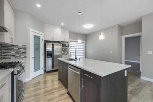 35 Sherview Grove Nw, Calgary, AB - Indoor Photo Showing Kitchen With Double Sink With Upgraded Kitchen