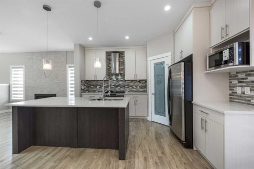35 Sherview Grove Nw, Calgary, AB - Indoor Photo Showing Kitchen With Upgraded Kitchen