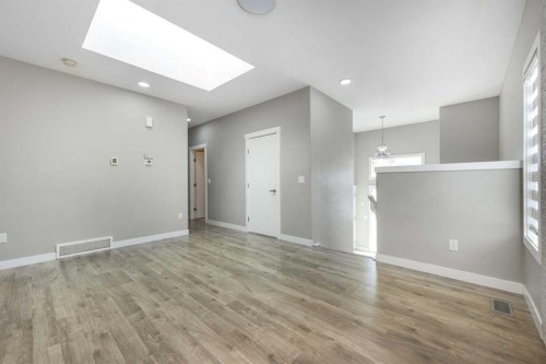 35 Sherview Grove Nw, Calgary, AB - Indoor Photo Showing Other Room