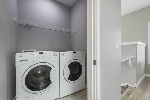 35 Sherview Grove Nw, Calgary, AB - Indoor Photo Showing Laundry Room