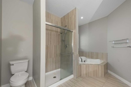 35 Sherview Grove Nw, Calgary, AB - Indoor Photo Showing Bathroom