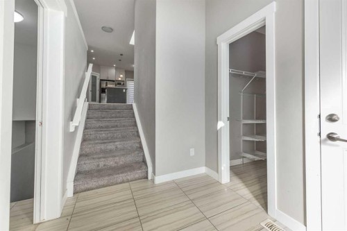 35 Sherview Grove Nw, Calgary, AB - Indoor Photo Showing Other Room