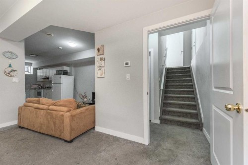 35 Sherview Grove Nw, Calgary, AB - Indoor Photo Showing Other Room