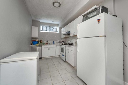 35 Sherview Grove Nw, Calgary, AB - Indoor Photo Showing Kitchen