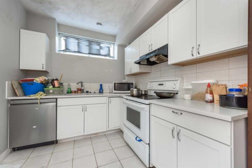 35 Sherview Grove Nw, Calgary, AB - Indoor Photo Showing Kitchen