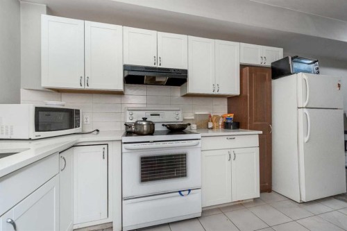 35 Sherview Grove Nw, Calgary, AB - Indoor Photo Showing Kitchen