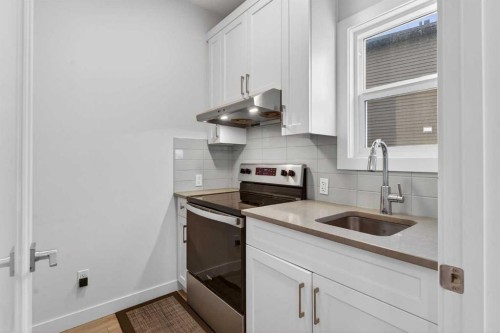 113 Sandpiper Bay, Chestermere, AB - Indoor Photo Showing Kitchen