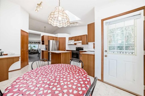 28 Harvest Oak Drive Ne, Calgary, AB - Indoor Photo Showing Dining Room