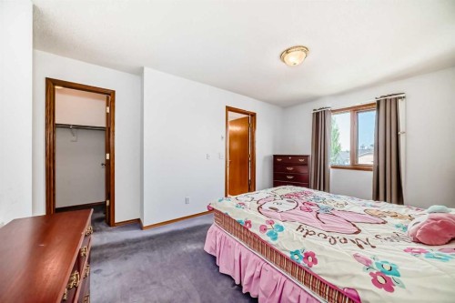 28 Harvest Oak Drive Ne, Calgary, AB - Indoor Photo Showing Bedroom