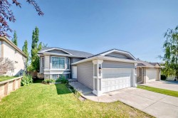 28 Harvest Oak Drive NE Calgary, AB T3K 4E2