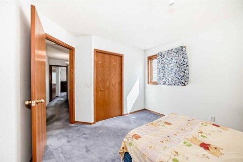 28 Harvest Oak Drive Ne, Calgary, AB - Indoor Photo Showing Bedroom