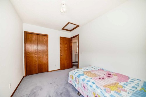 28 Harvest Oak Drive Ne, Calgary, AB - Indoor Photo Showing Bedroom