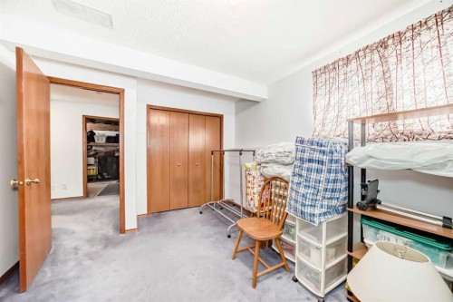 28 Harvest Oak Drive Ne, Calgary, AB - Indoor Photo Showing Other Room