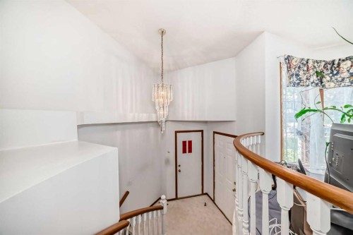 28 Harvest Oak Drive Ne, Calgary, AB - Indoor Photo Showing Other Room